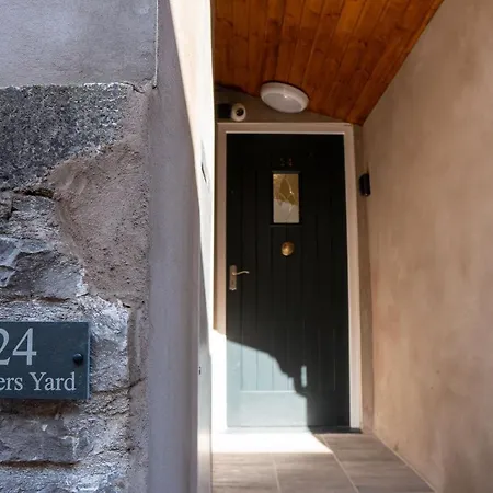 24 Tanners Yard